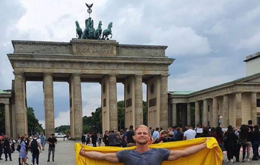 Dominic Wolf Colombia Zach Morris tourism Carnival Carnaval Barranquilla tourism visa migration migracion Brandenburg Gate